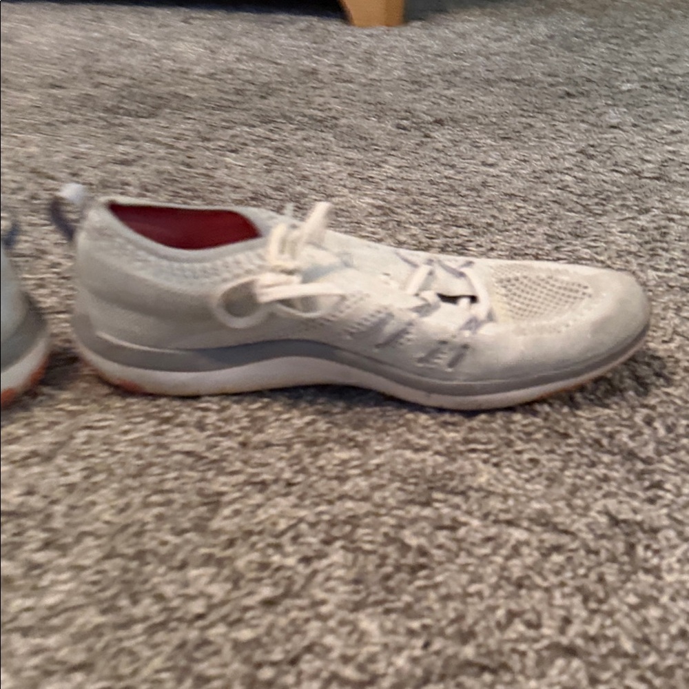 Women Nike Tennis Shoes View 4